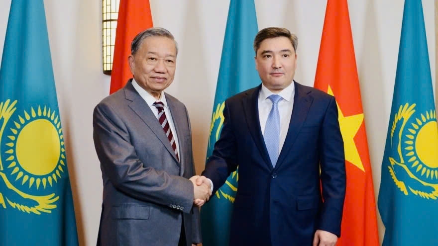 Vietnamese Party leader meets with Kazakh PM in Astana